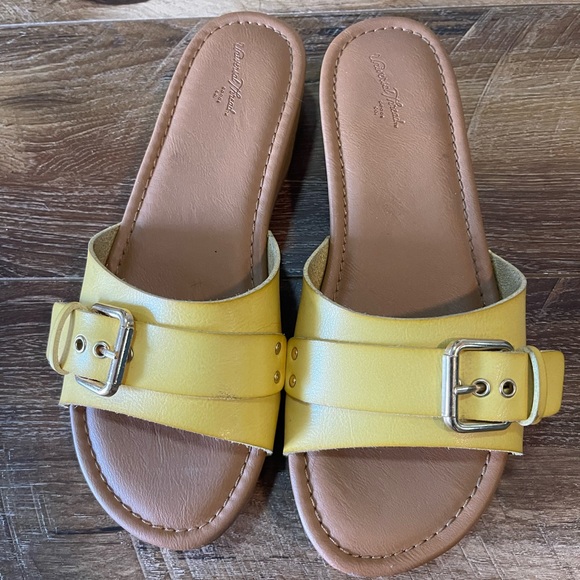 Kora Faux Wood Bottom Sandals- Universal Thread - Picture 3 of 4